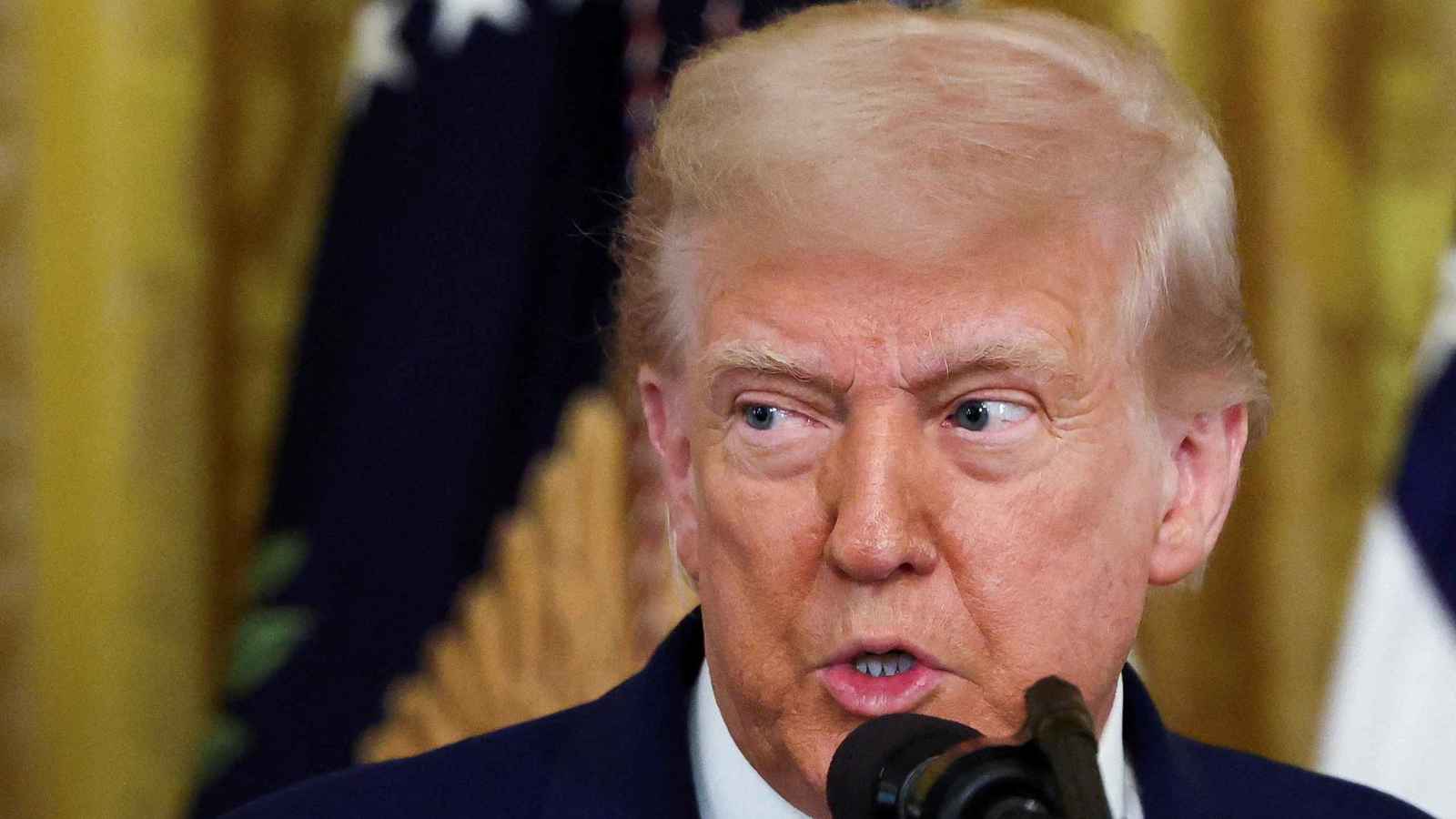 "انفصال صادم".. كيف تحول ترامب من "صانع سلام" إلى مدير أزمات؟