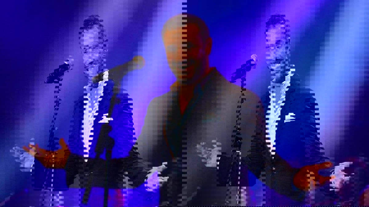 بماذا رد كاظم الساهر على معجبة طلبت الزواج منه؟ (فيديو)