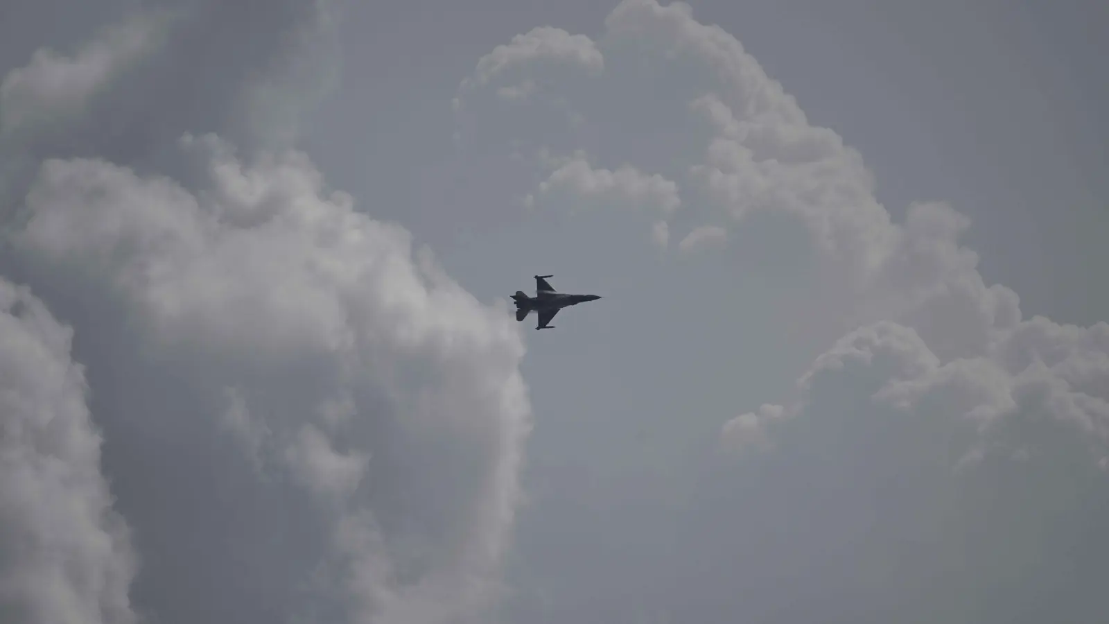 تحطم طائرة تابعة للبحرية الأمريكية قبالة ساحل سان دييغو (فيديو)