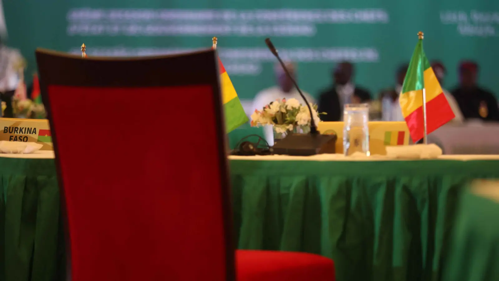 مالي والنيجر وبوركينا ترفض مهلة "إكواس" للانسحاب من التكتل