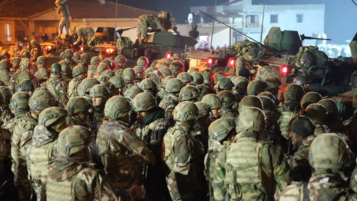 مقتل 33 جنديا تركيا في غارات جوية بإدلب.. وأنقرة ترد بضرب مواقع للنظام السوري