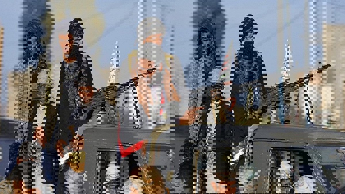 الحوثيون يداهمون منزل شيخ قبلي في الضالع