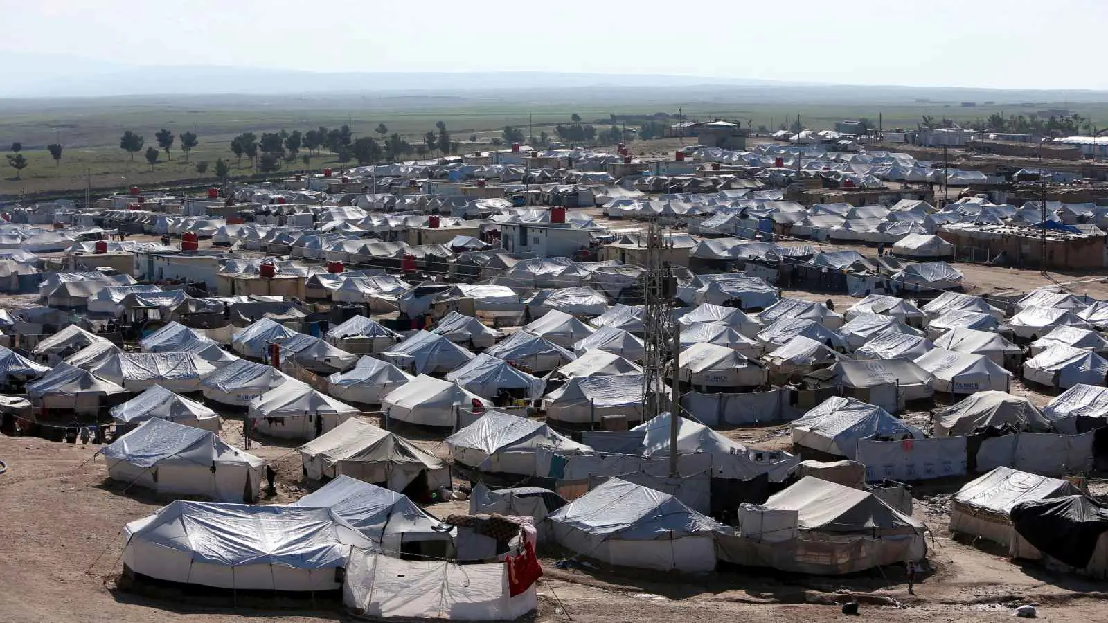 العراقيون في "مخيم الهول".. هل أصبحوا رهائن "لعبة" النفوذ الإقليمي؟