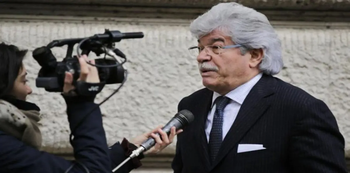 التقاط نائب إيطالي لـ"سيلفي" مع بشار الأسد‎ يغرقه بموجة انتقادات في بلاده (صور)