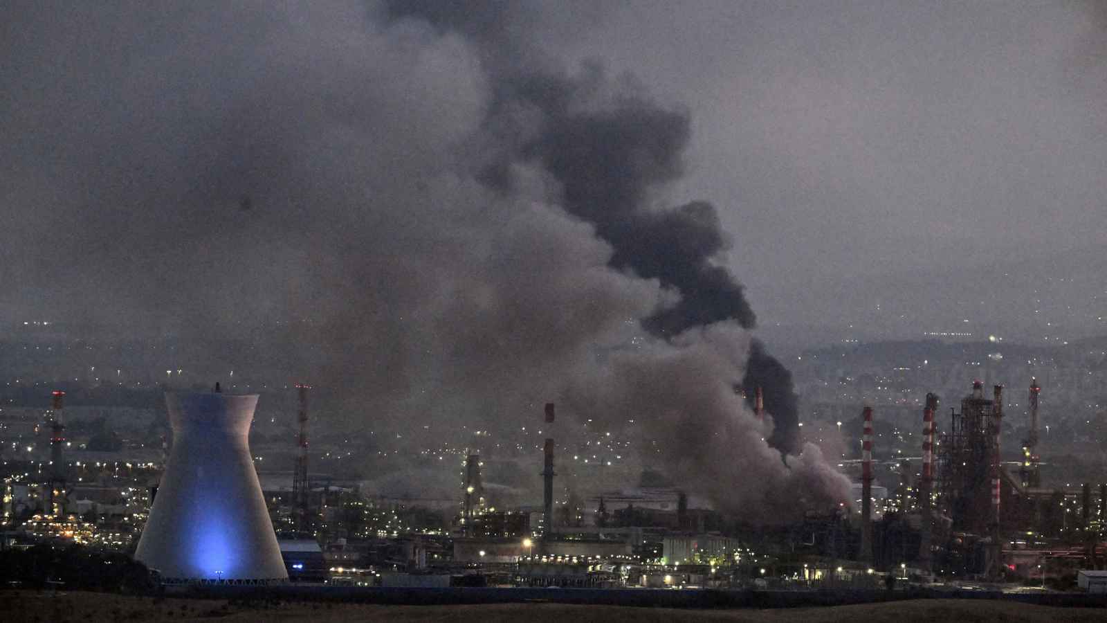 "حفاظاً على حياتهم".. إيران تنذر سكان حيفا بالمغادرة قبيل الهجمات