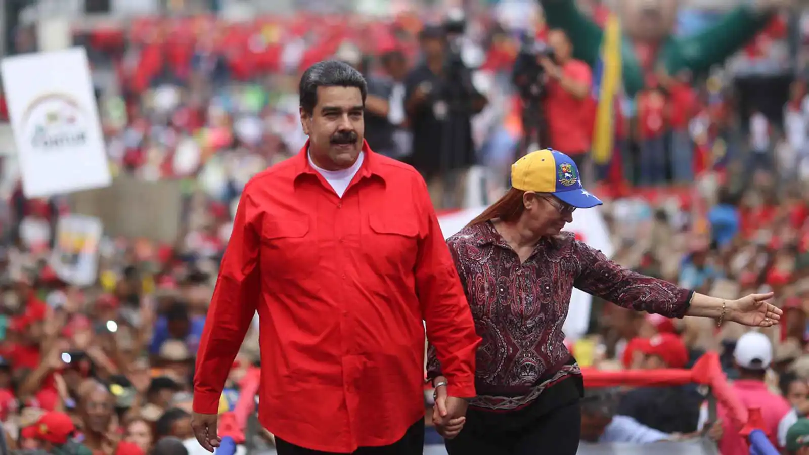 فنزويلا بلا رئيس.. ترامب يعتقل نظيره مادورو وزوجته (فيديو إرم)