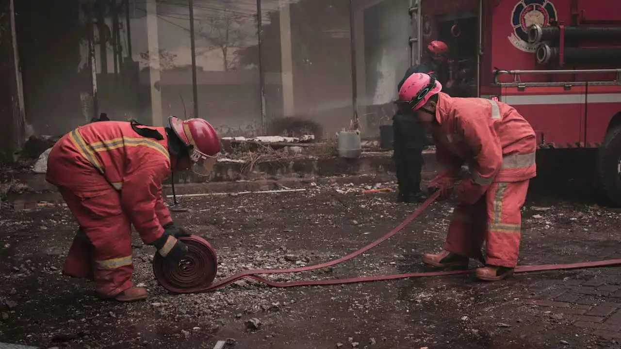 17 قتيلا بحريق مبنى تجاري في جاكرتا (فيديو)