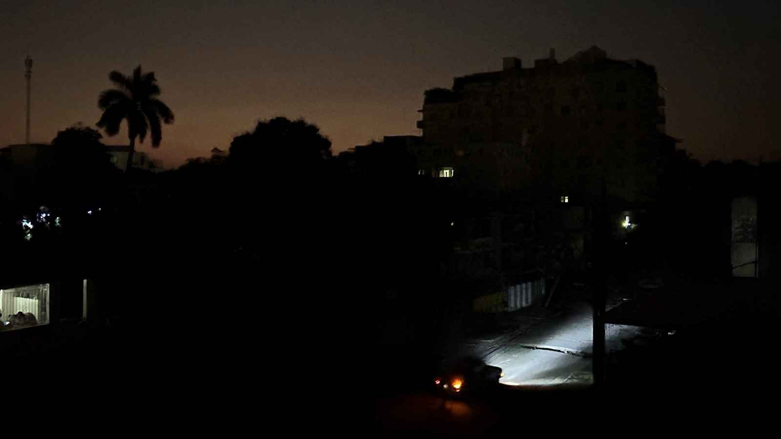 أعطال مزمنة في شبكة الكهرباء.. كوبا تغرق في الظلام مجددا