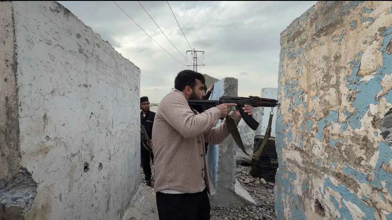 الأمن السوري يمشط الرقة ويعزز إجراءات تأمين الحواجز والمقرات (فيديو)