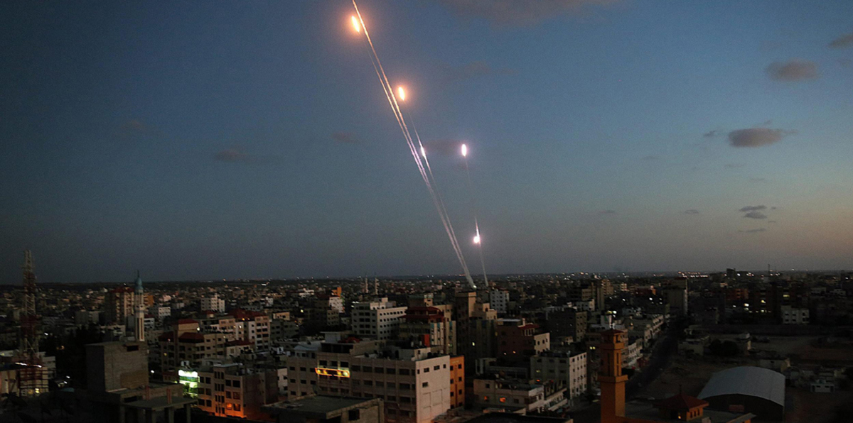 طائرات إسرائيلية تستهدف مواقع لحماس في غزة بعد إطلاق صواريخ من القطاع