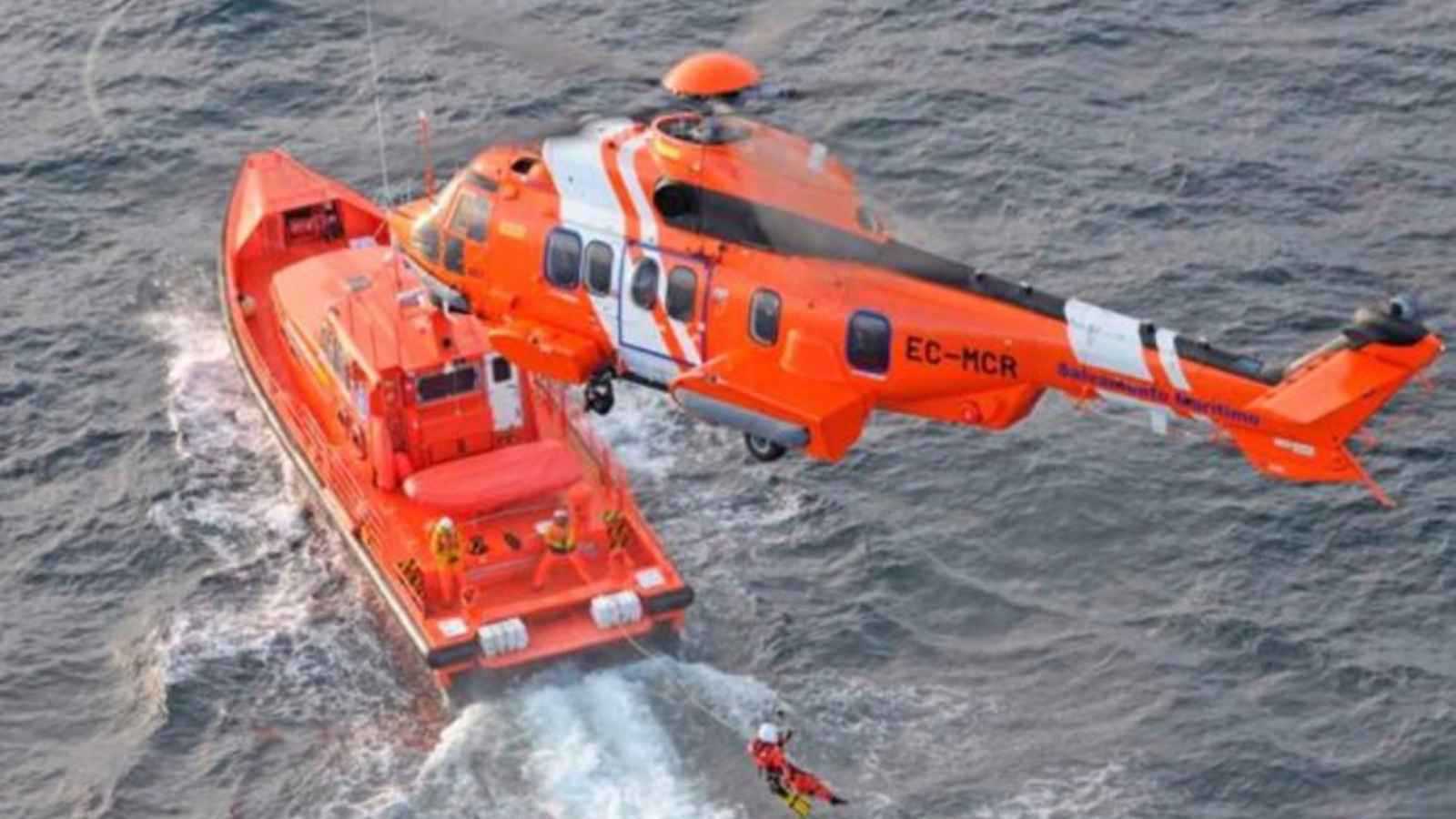 3 قتلى ومفقود.. موجة عملاقة تبتلع مسبحاً طبيعياً في إسبانيا