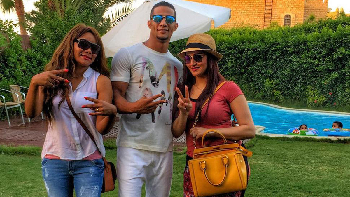 محمد رمضان بمرمى الانتقادات بسبب "قبلة زوجته".. ومي العيدان أول المهاجمين 