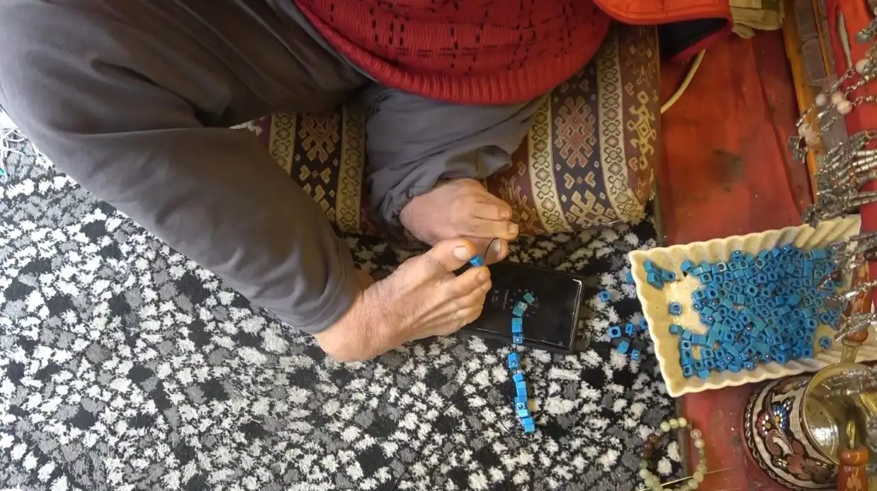 التركي تيميل يقوم بعمله بنفسه