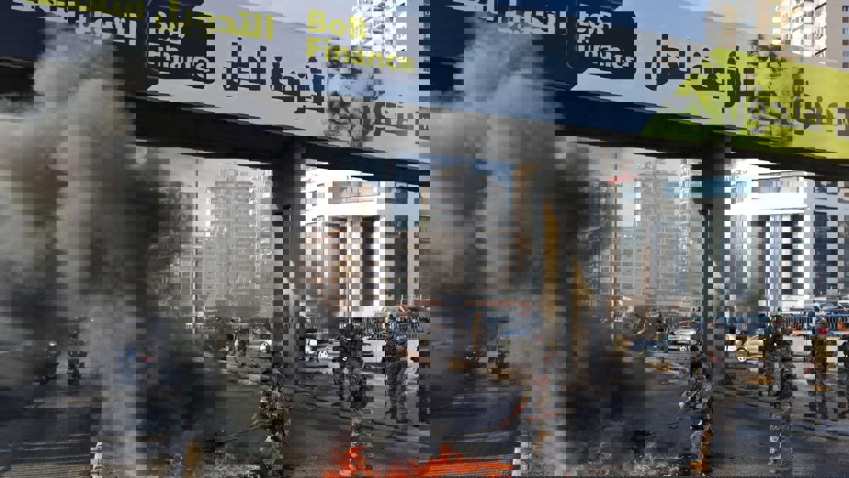 الأزمة الاقتصادية اللبنانية.. انتعاش السوق السوداء وفقدان السلع