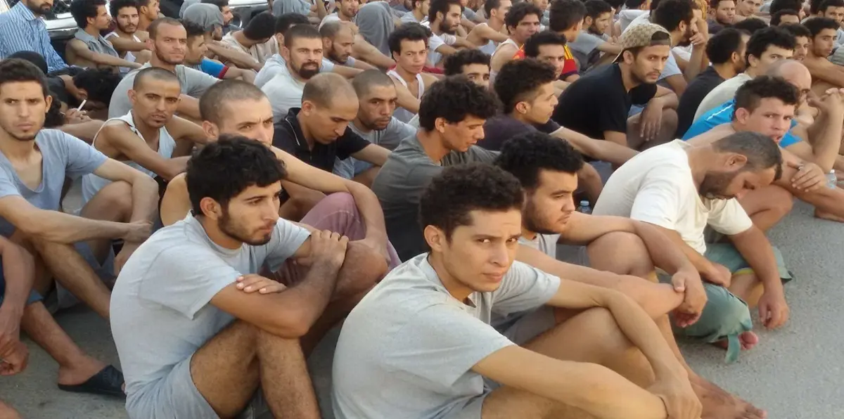 ترحيل 75 مهاجرًا مغربيًا من ليبيا