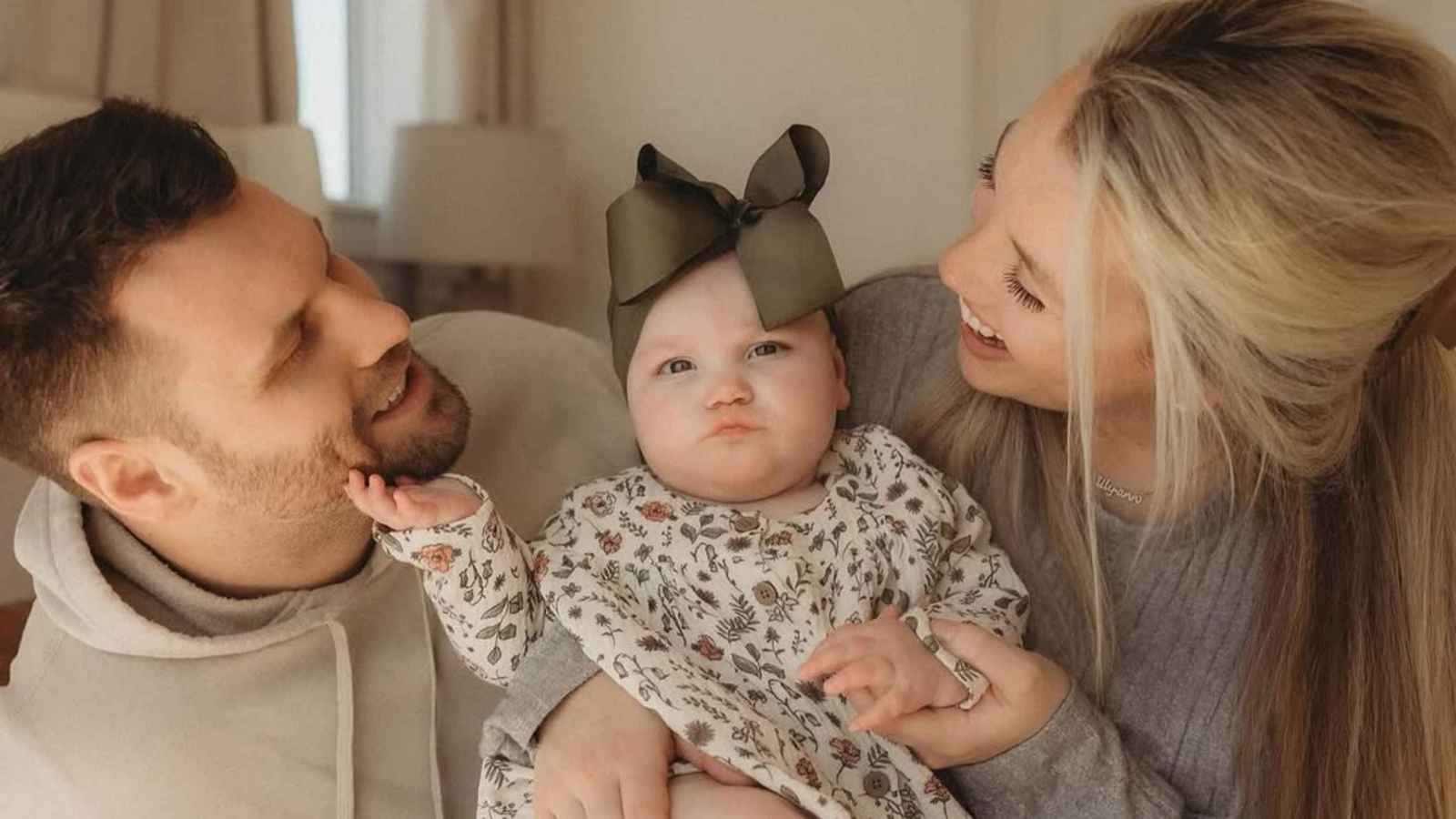 بعمر 9  أشهر.. مرض نادر يخطف ابنة مؤثرة شهيرة