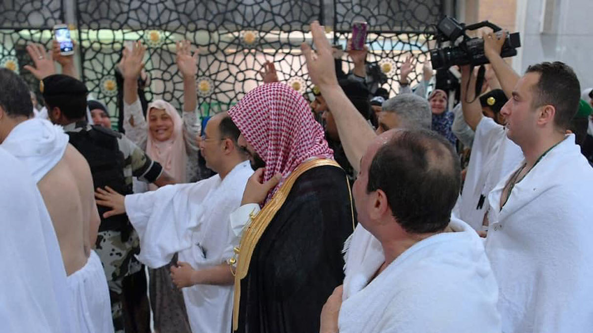 بالزغاريد والهتاف.. مصريون يستقبلون السيسي في الحرم‎ المكي 