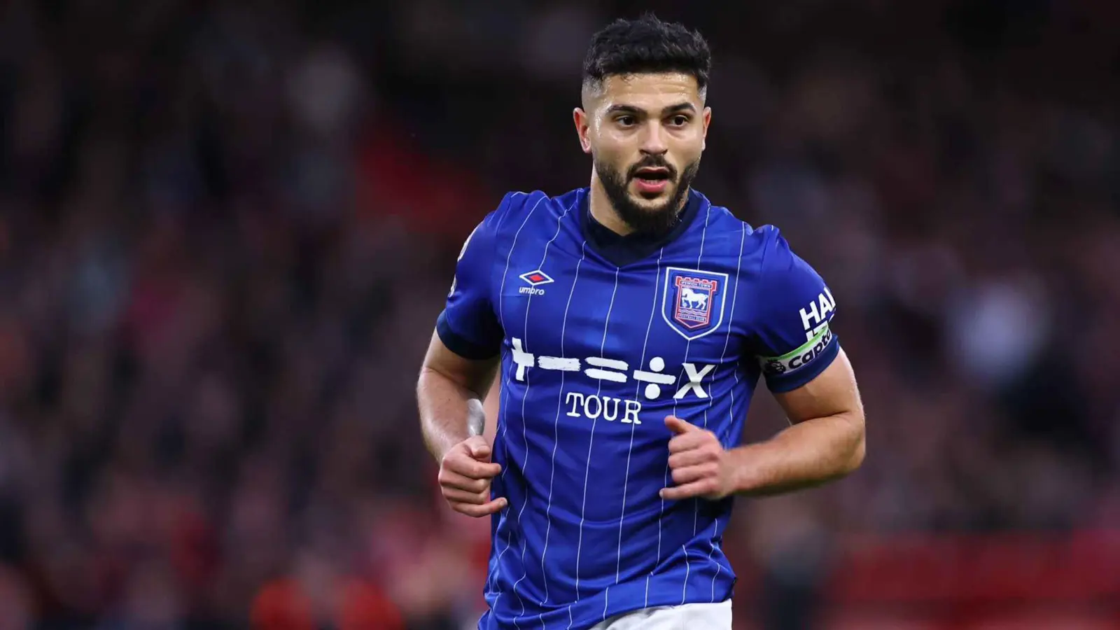 قبل نصير مزراوي.. نجوم رفضوا ارتداء "شارة دعم المثليين"