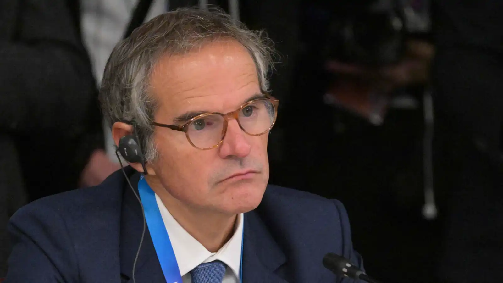 غروسي يطالب إيران بالتعاون "الجدي" لتجنب التصعيد مع الغرب