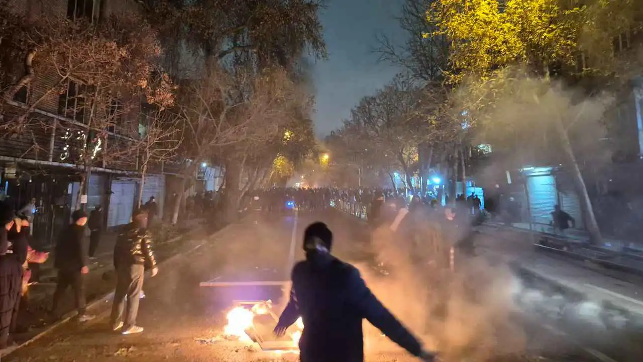 "من الصعب إنهاؤها".. تحولات جذرية في بنية الاحتجاجات تصدم النظام الإيراني