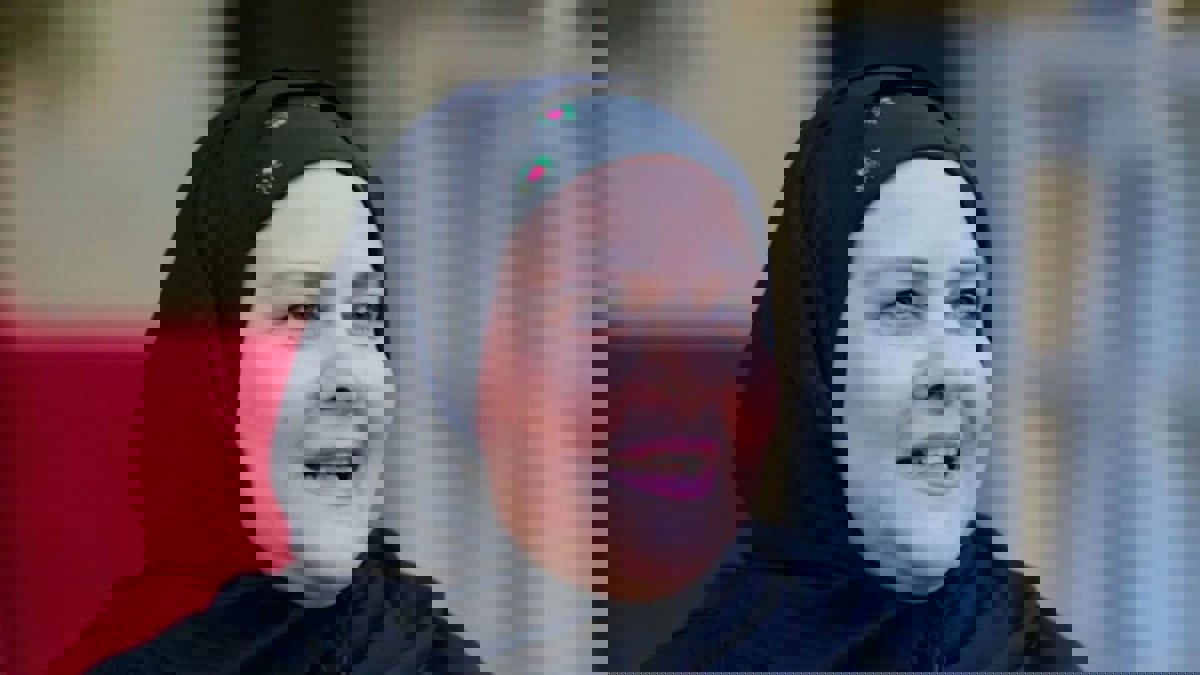 ما مصير المشاهد المتبقية للراحلة دلال عبدالعزيز في هذه الأعمال؟