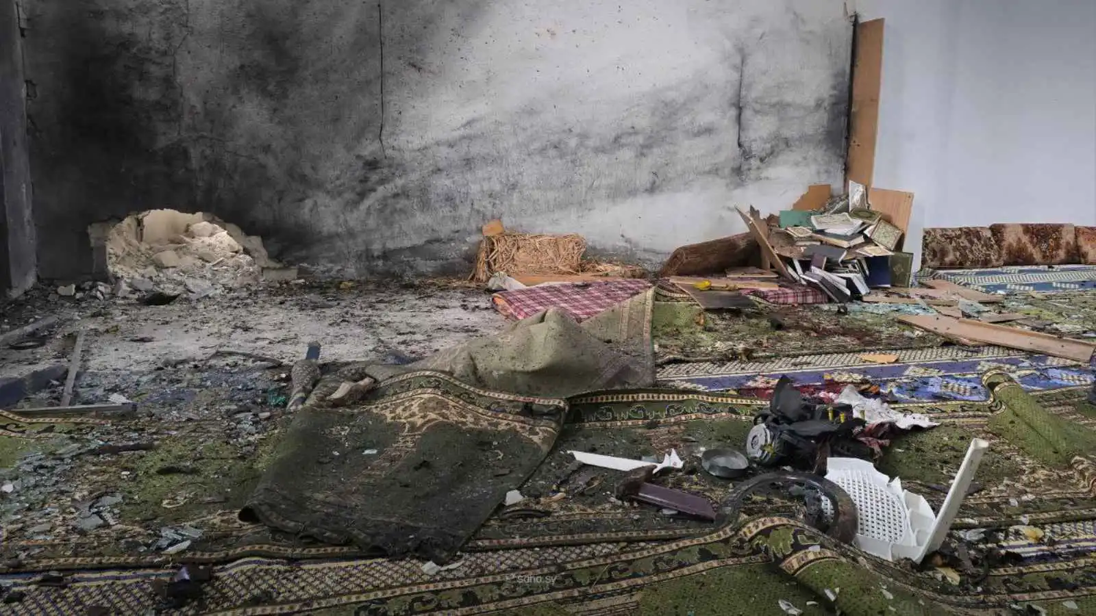 التفاصيل الكاملة لتفجير مسجد في حي "وادي الذهب" بحمص (فيديو وصور)