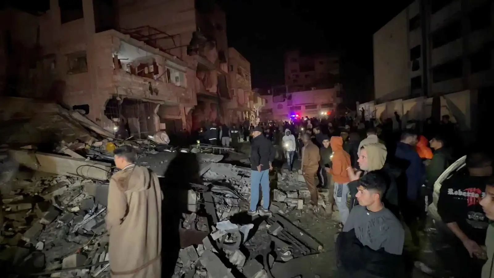 الجيش الإسرائيلي ينفذ عمليات نسف واسعة جنوب قطاع غزة