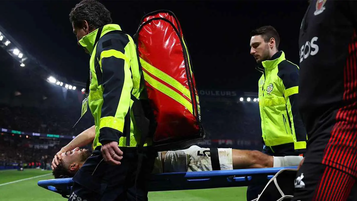 انهيار أولى صفقات الأهلي في مونديال الأندية.. إصابة صادمة لمحمد عبد المنعم