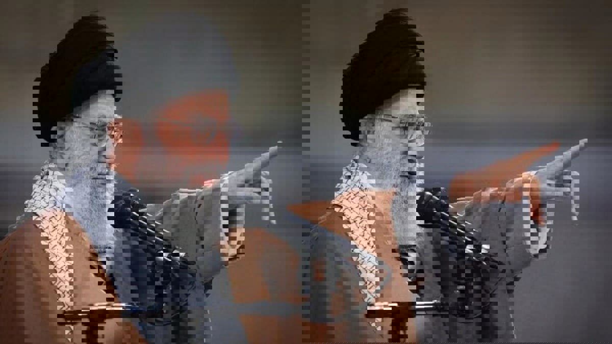 نائب إيراني: إهانة خامنئي وكبار مسؤولي الدولة ليست جريمة أو تهمة أمنية