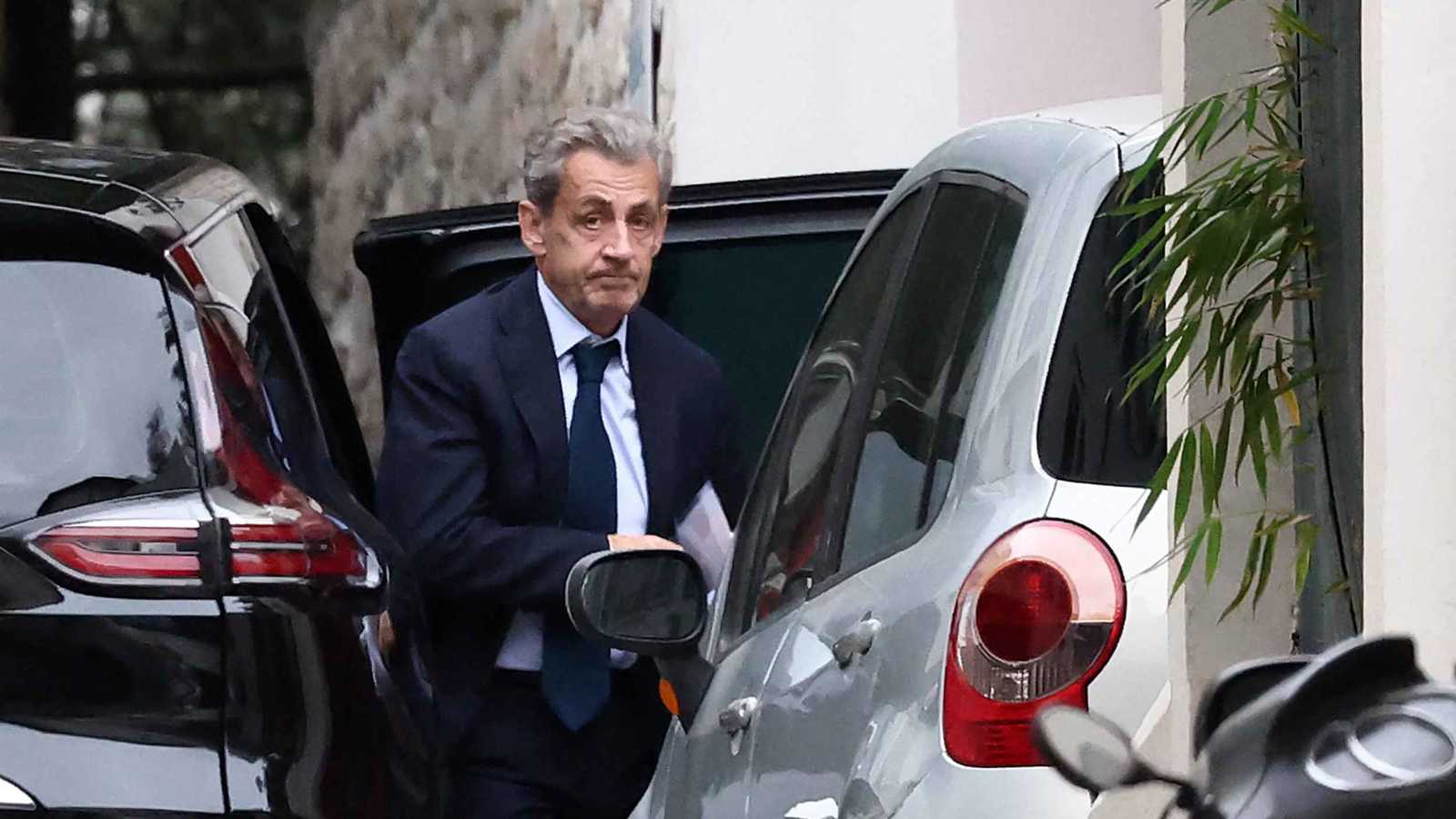 "الثلاثاء موعد لإظهار الدعم".. عائلة ساركوزي تحشد للتظاهر "يوم سجنه"