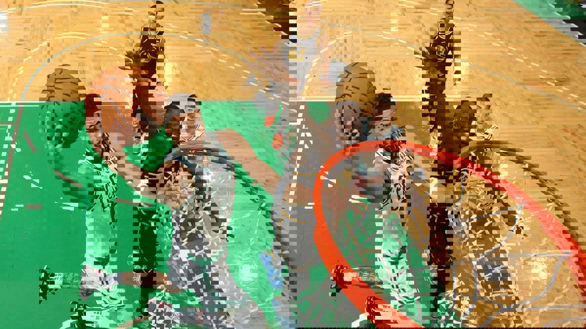 NBA.. ستيفن كري يسجل 43 نقطة في فوز غولدن ستيت على بوسطن سيلتكس ليتعادلا 2/2 في السلسلة