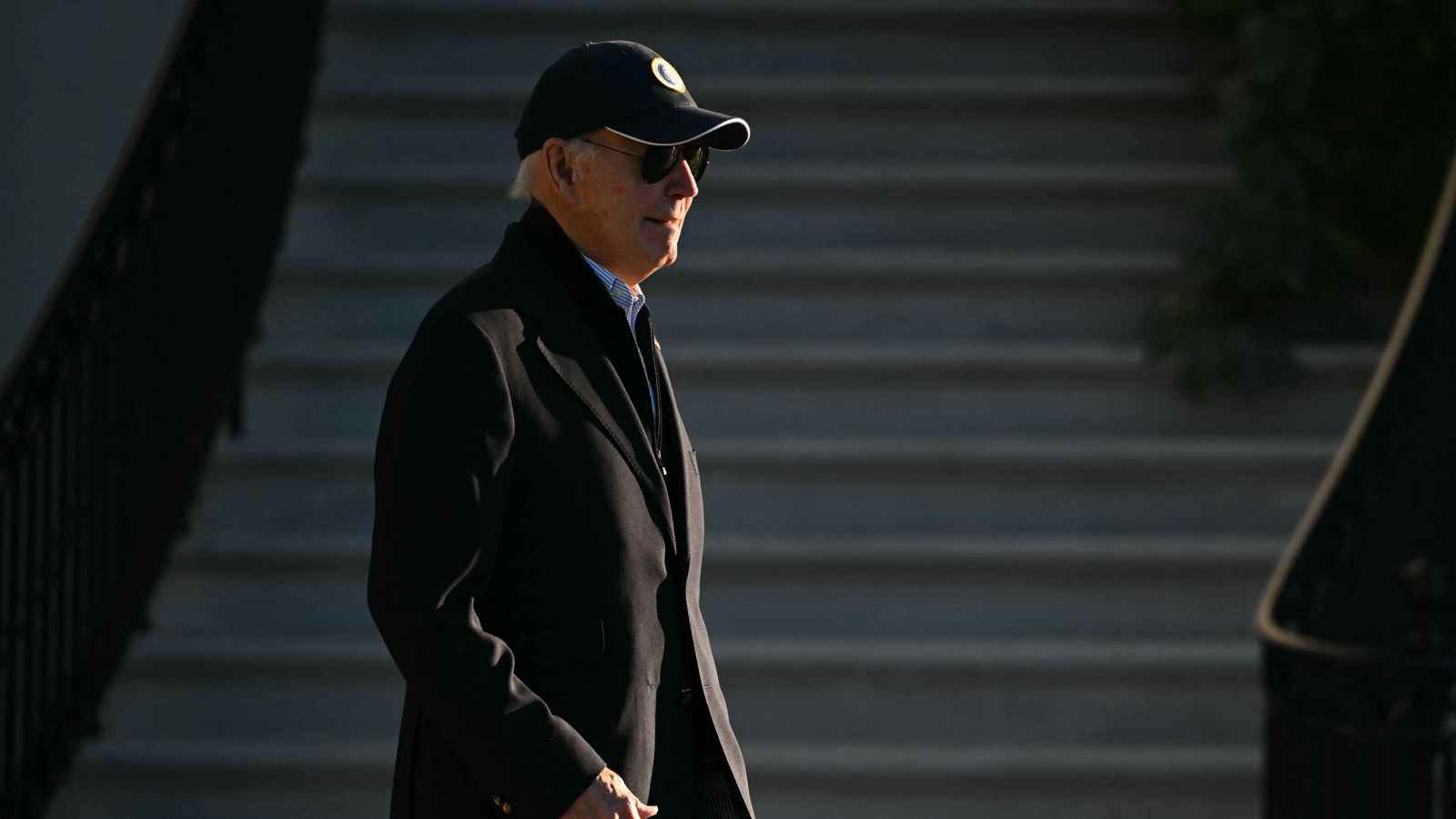 على متن الطائرة.. بايدن يتلقى إحاطة بشأن السنوار