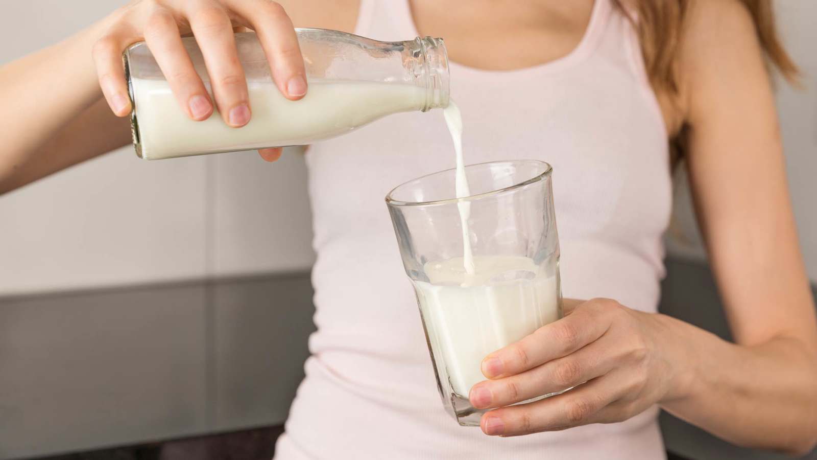 كوب حليب يوميا قد يخفّض خطر الإصابة بسرطان الأمعاء