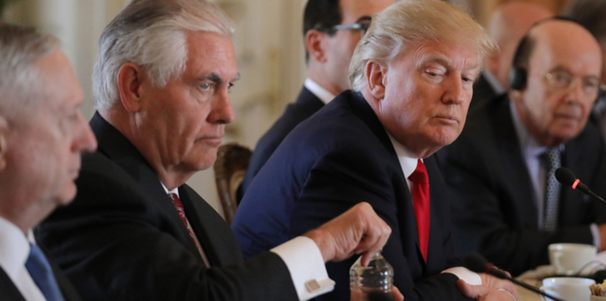 كيف برر ترامب اتخاذه قرار ضرب قاعدة الشعيرات السورية دون استشارة الكونغرس؟