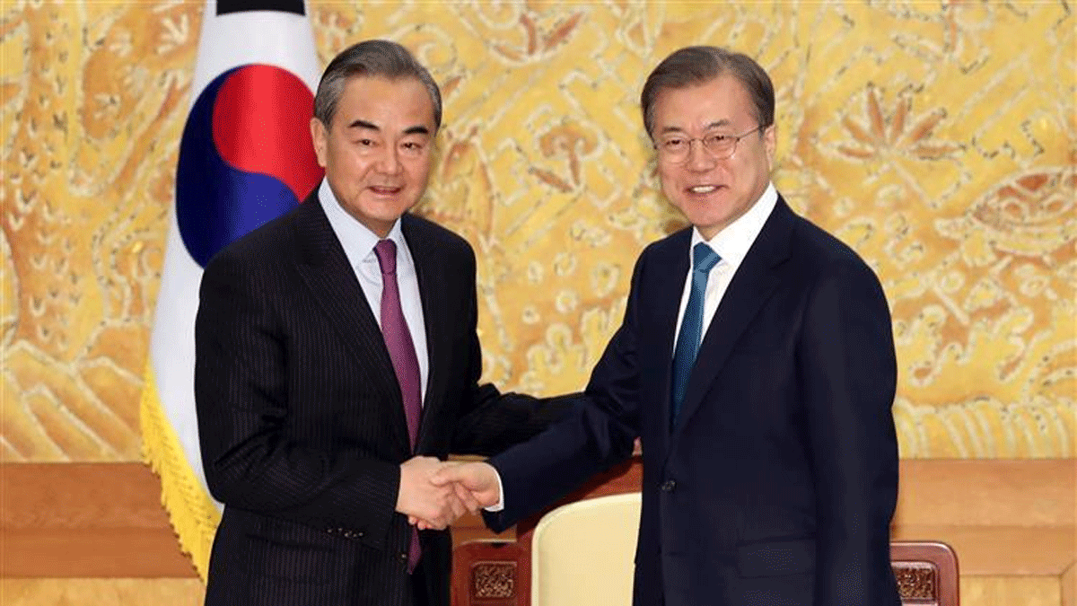 رسائل "تصالحية" في لقاء رئيس كوريا الجنوبية ووزير خارجية الصين