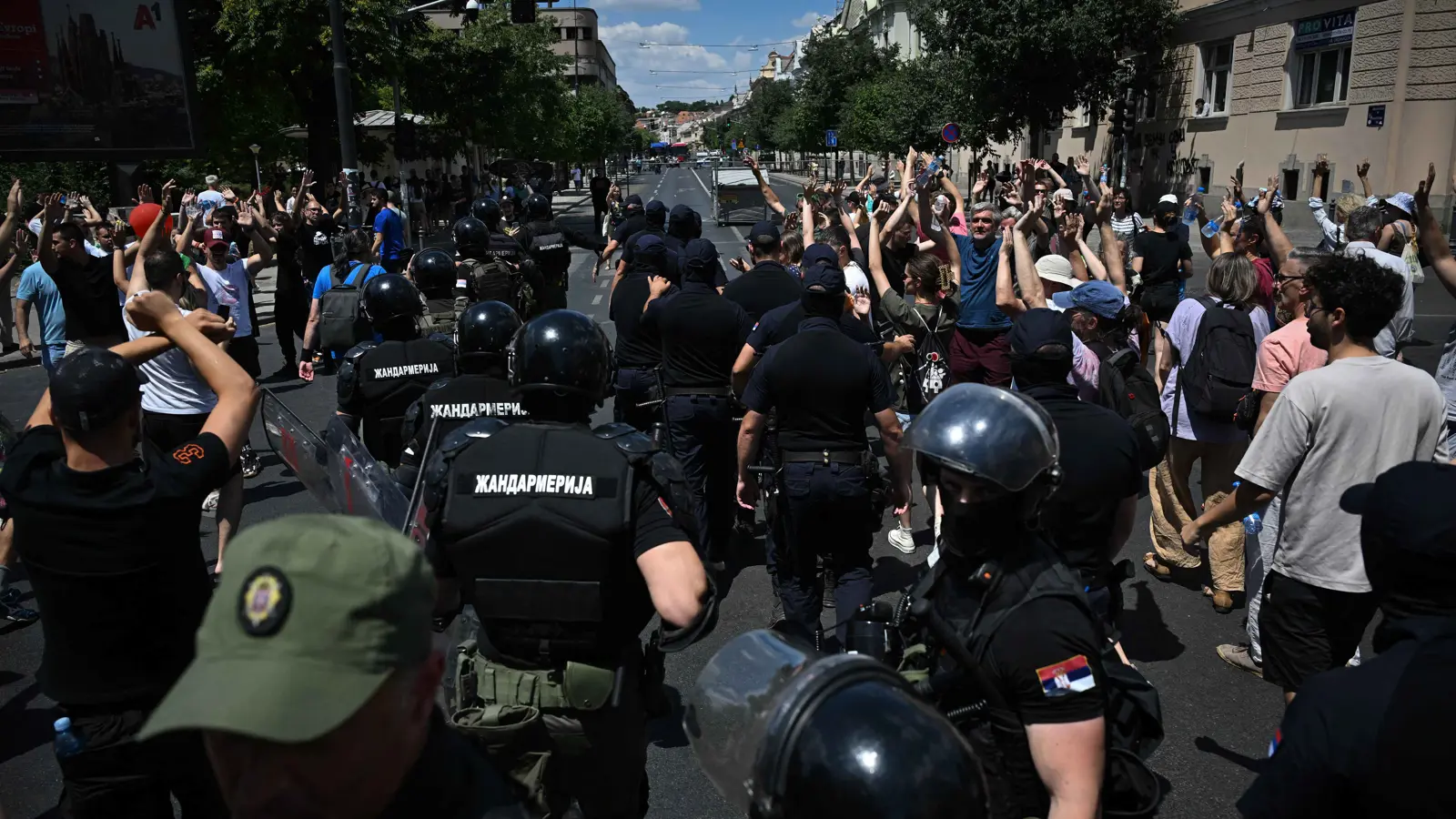 الكرملين: الاحتجاجات ضد حكومة صربيا قد تكون "ثورة ملونة"