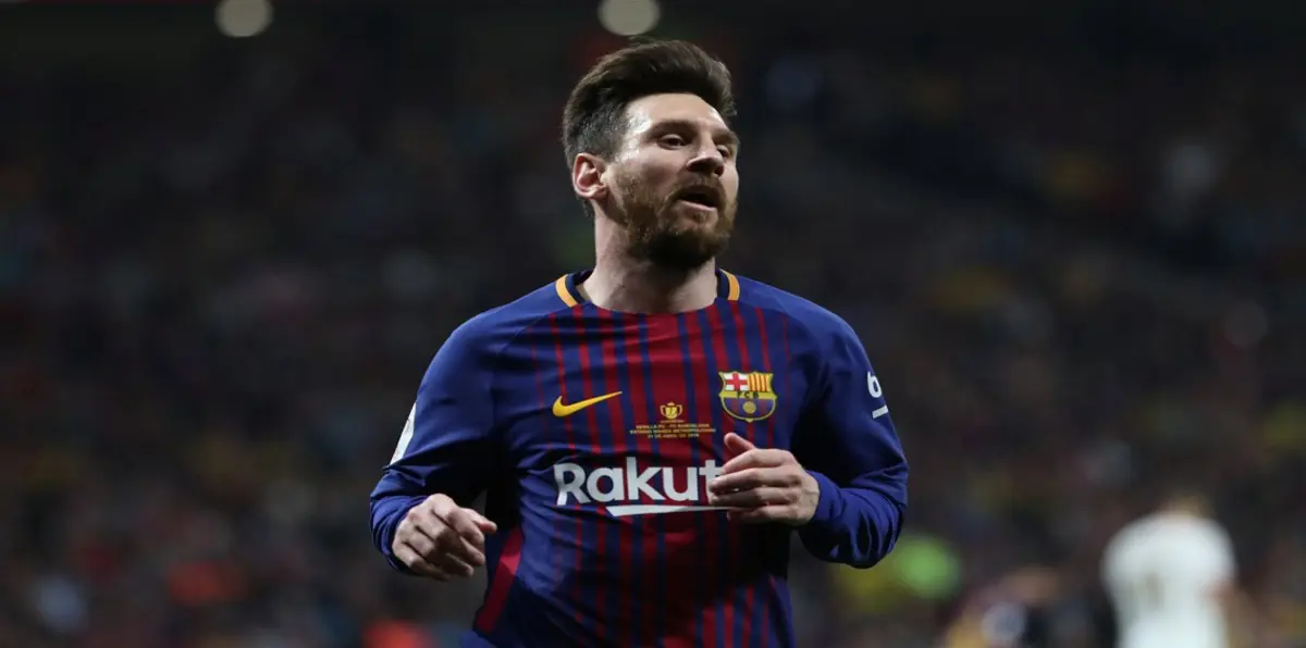 ميسي يتفوق على رونالدو في قائمة الأعلى دخلًا