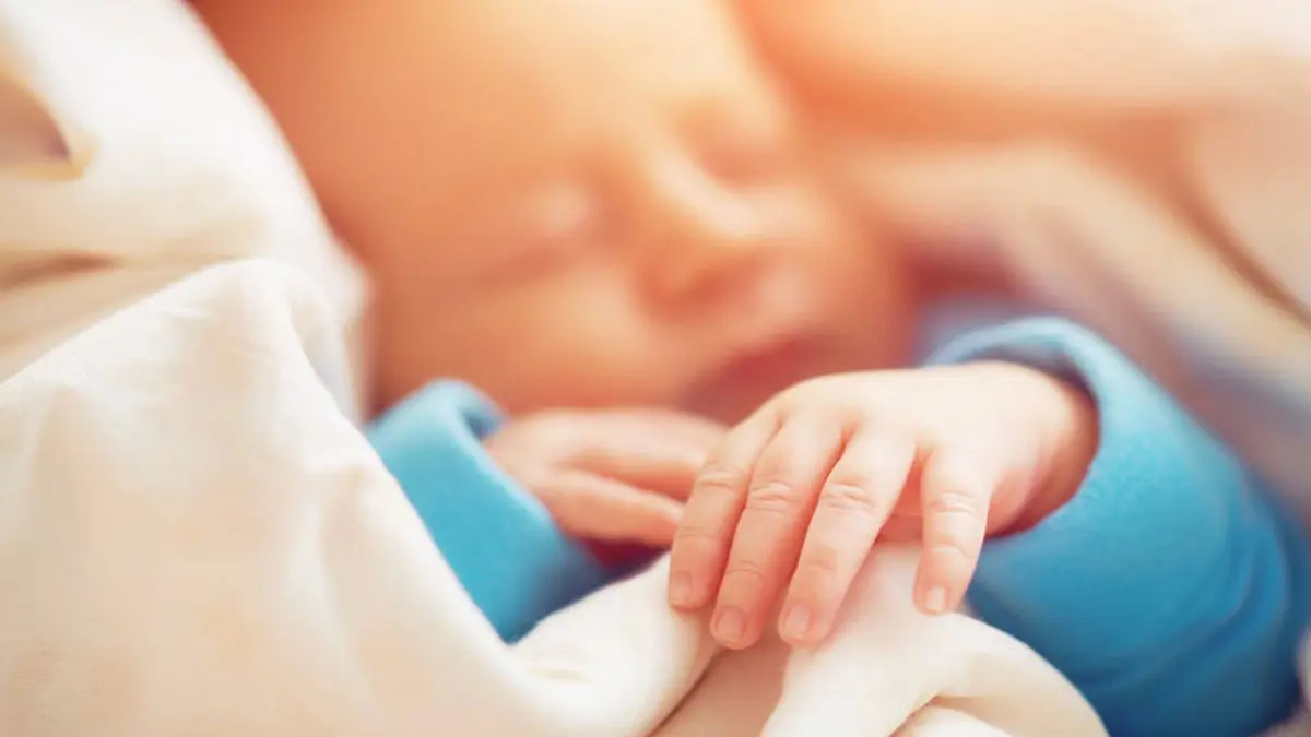 السعودية.. العثور على رضيع مجهول الأبوين بجوار أحد مساجد تبوك