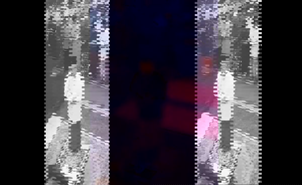 وفاة أكاديمي معروف في إندونيسيا خلال صلاة الفجر (فيديو)