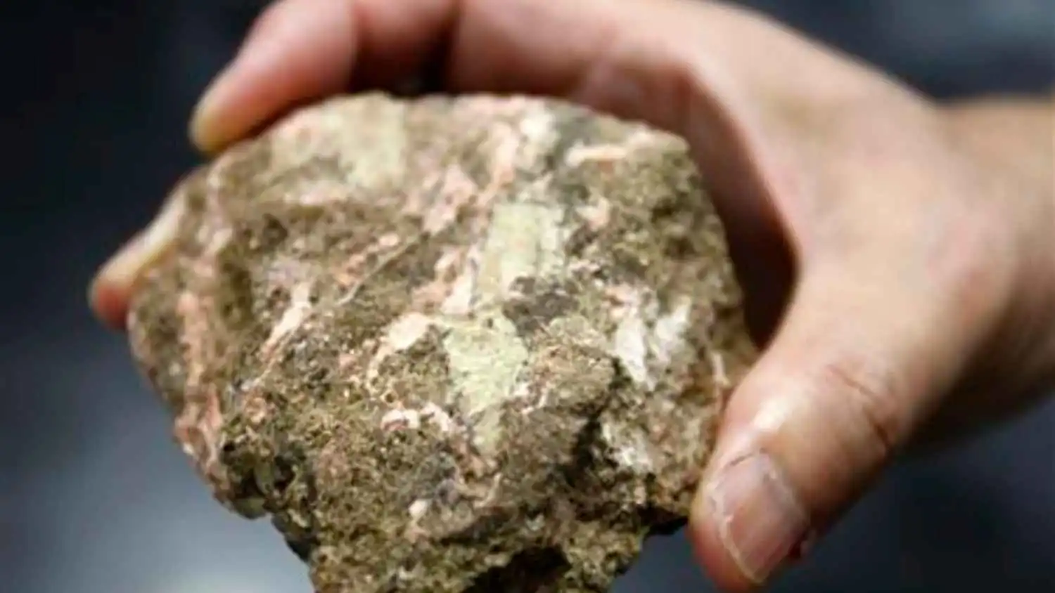 كنز في المحيط الهادئ.. هل تُنهي اليابان احتكار الصين للمعادن النادرة؟