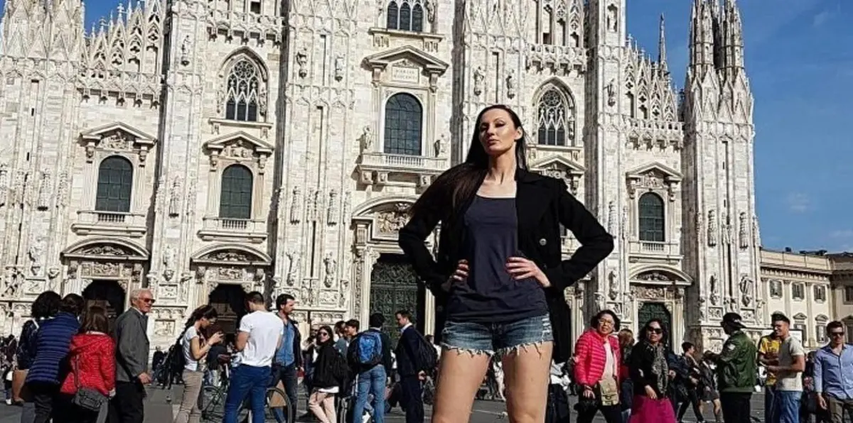 صاحبة أطول ساقين في العالم تقتحم هوليوود بفيلم جديد (صور)