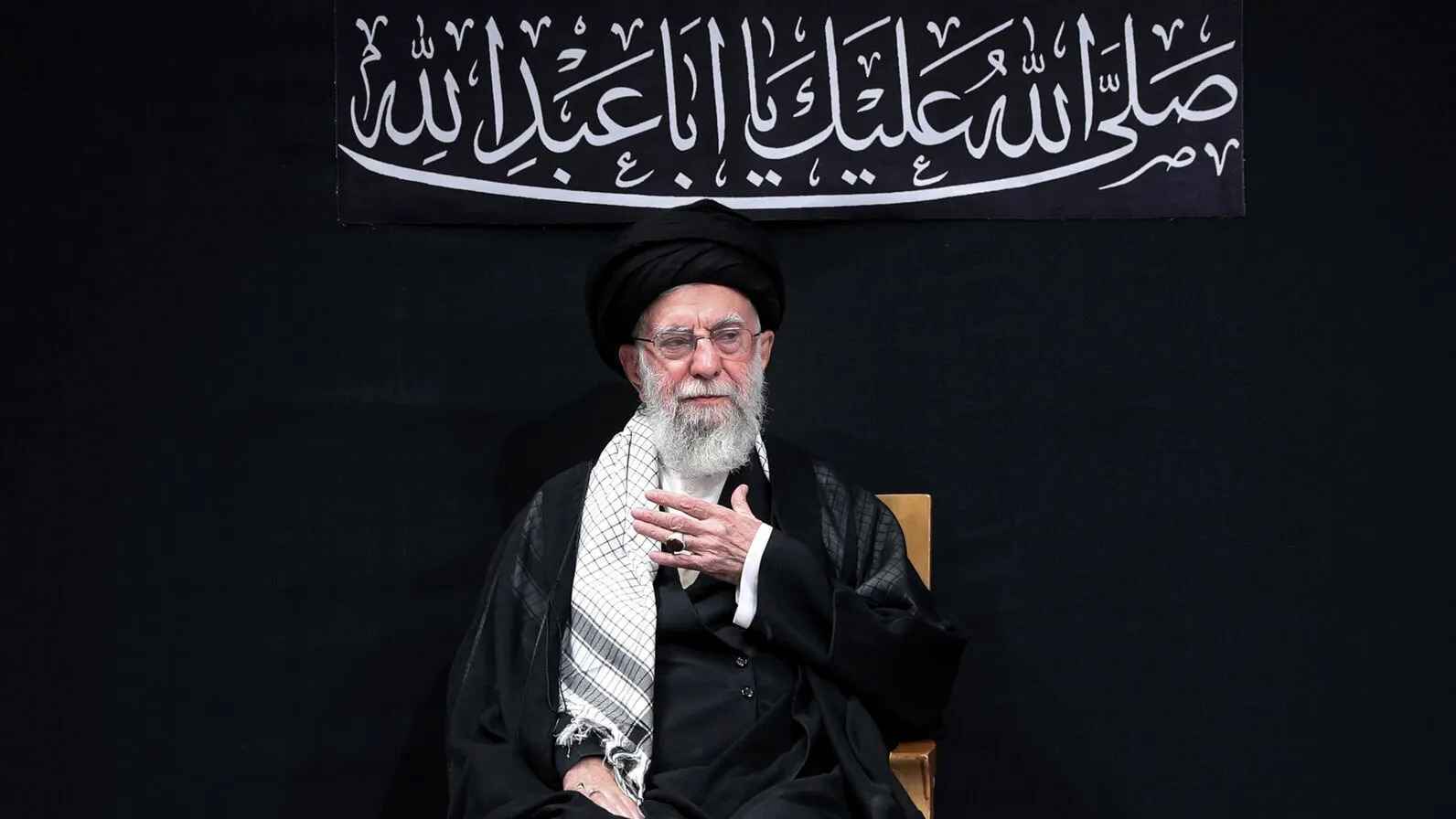 بلومبرغ: خامنئي يستدعي "الإرث الفارسي" لإنقاذ النظام
