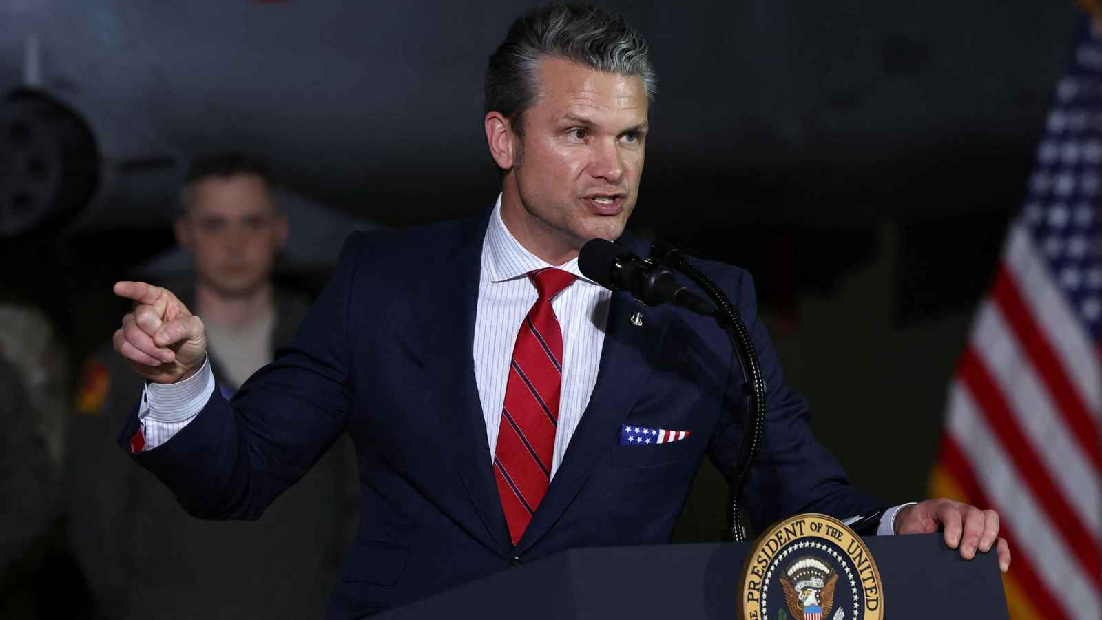 هيغسيث يقيل اثنين من كبار قادة القوات البحرية الأمريكية