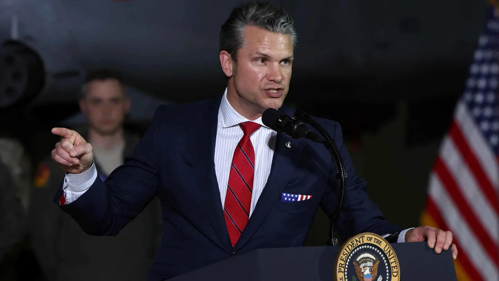 هيغسيث يقيل اثنين من كبار قادة القوات البحرية الأمريكية