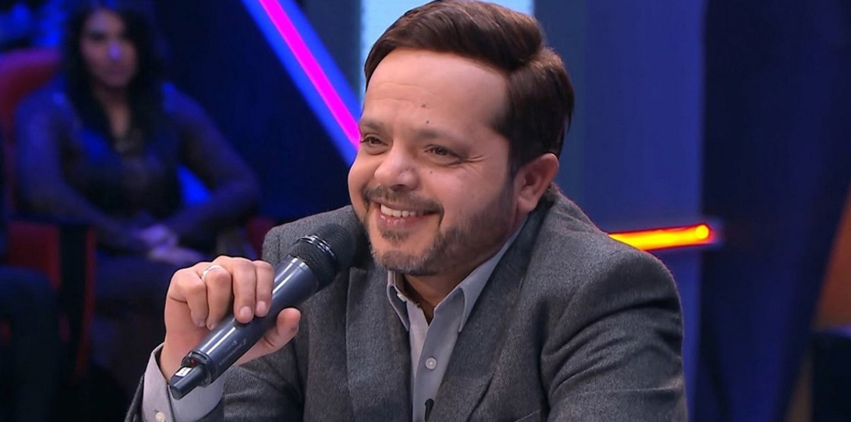 محمد هنيدي يعلن عودة "أرض النفاق" للسباق الرمضاني