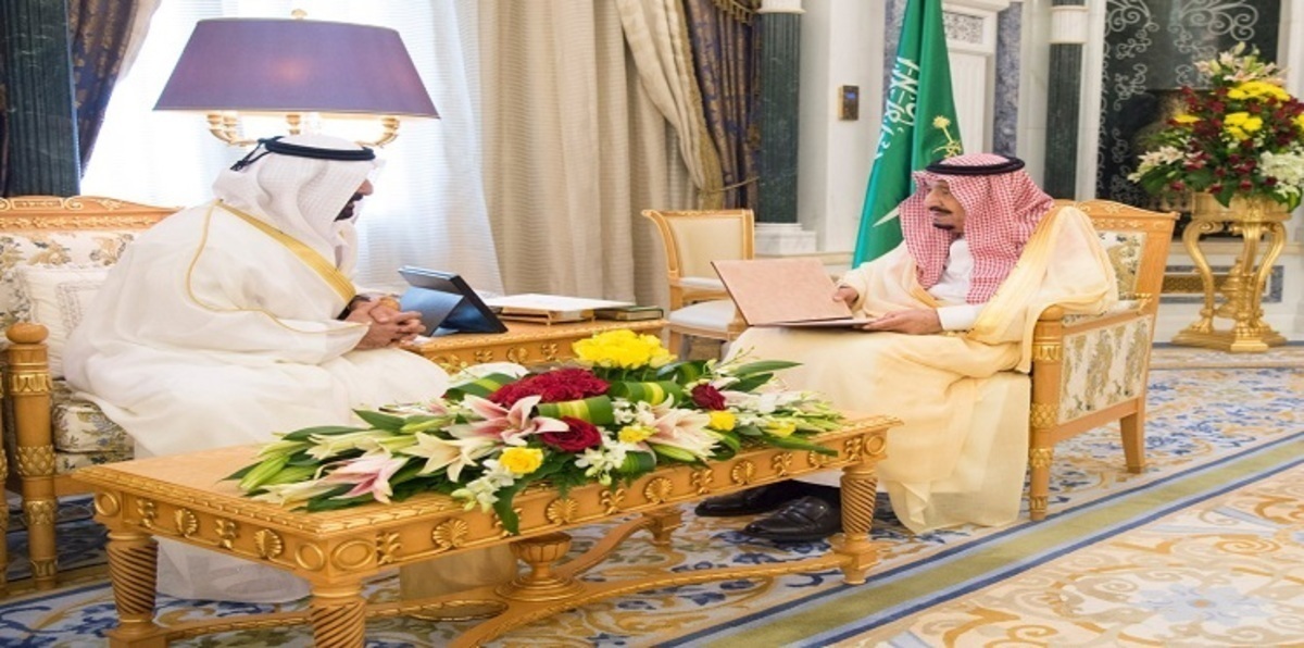 بالصور.. الملك سلمان يتلقَّى دعوة من وليّ عهد أبوظبي