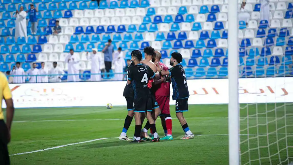 أولى مفاجآت كأس الملك.. الباطن يطيح بالاتفاق مبكرا