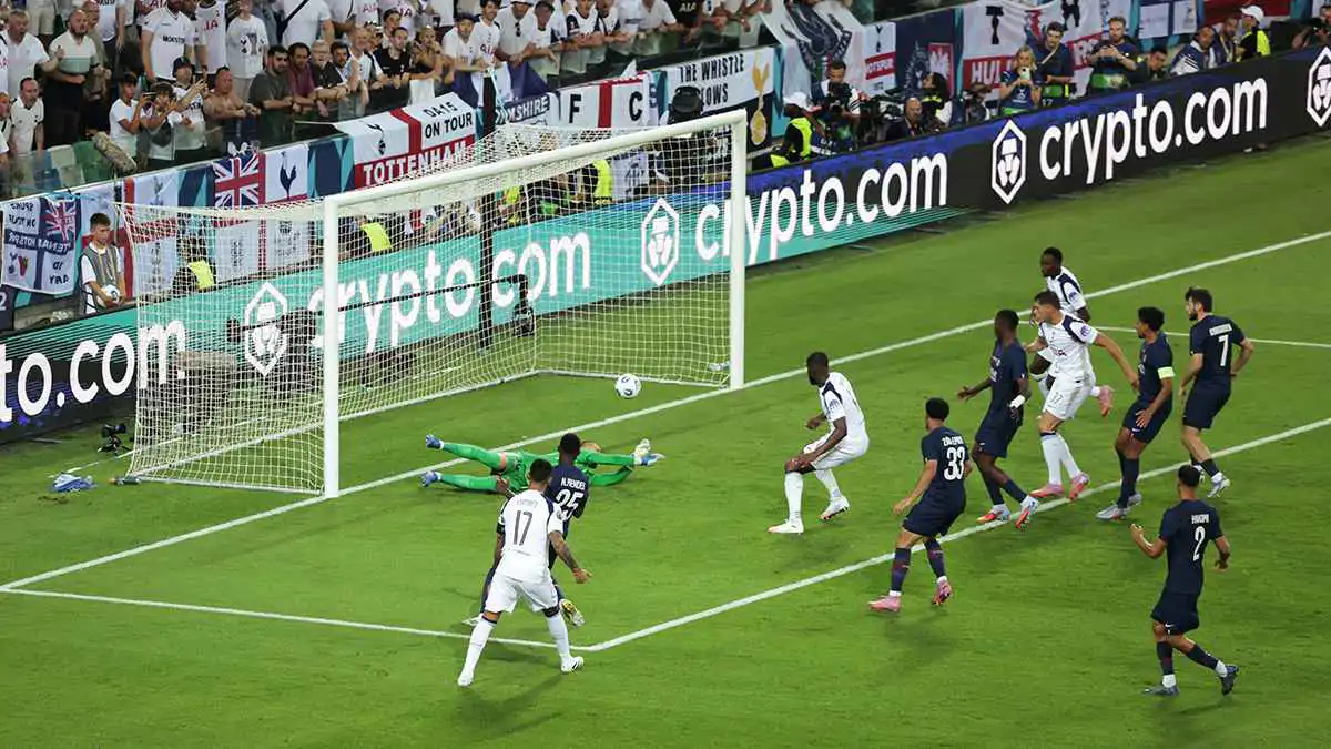 الروبوت يخطئ.. تصرف كارثي من شوفاليه يكلف سان جيرمان هدفا (فيديو)