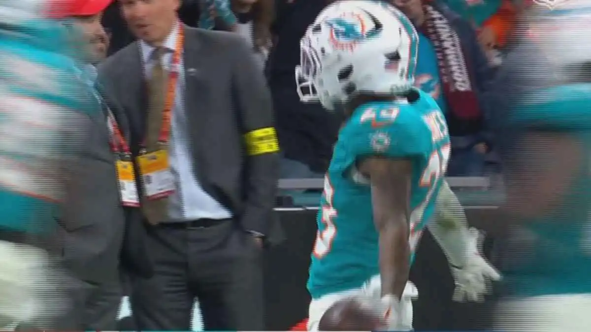 احتفال رونالدو يهز "البرنابيو" في مباراة بدوري كرة القدم الأمريكية (فيديو)