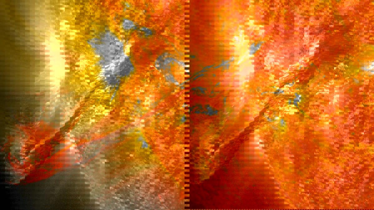 "ناسا" تكشف عن بقعة شمسية تنذر بانفجار هائل خلال أيام